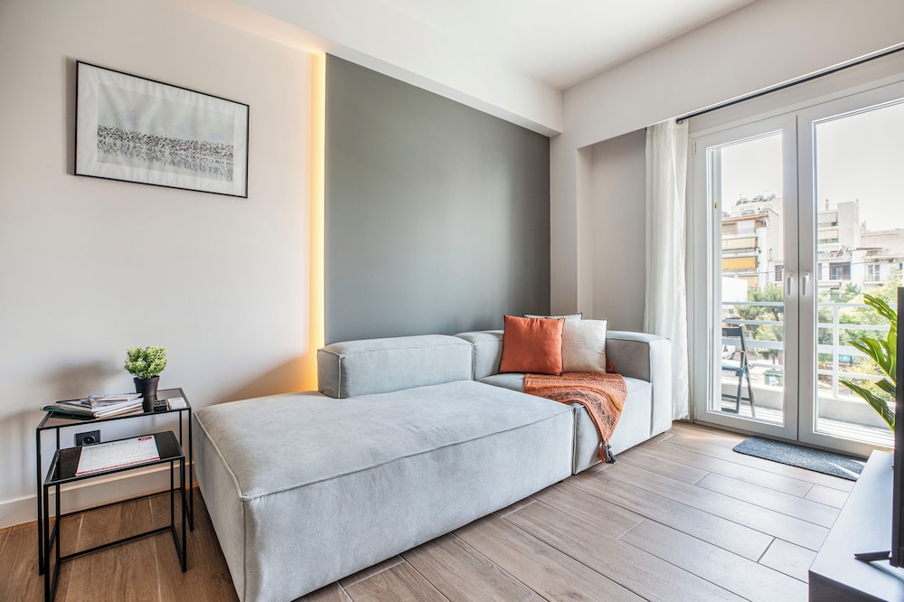 Brisk Chic 1 BR Apartment in Athens — 4-Star Luxury Hotel in Athens, Greece