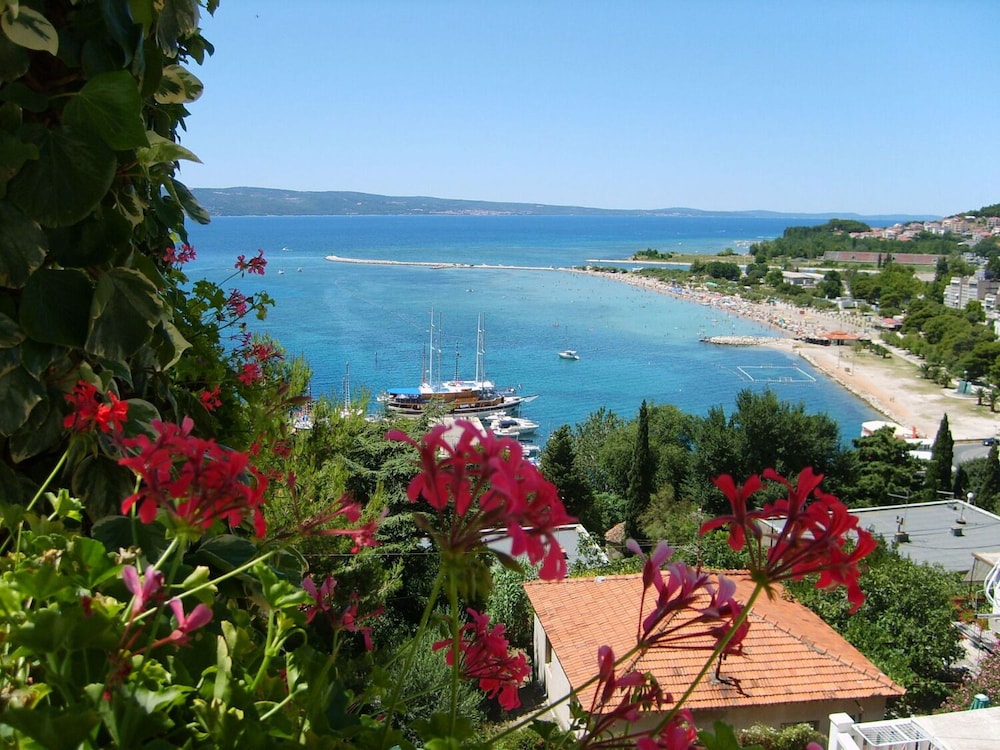 Apartment Ivana — 4-Star Luxury Hotel in Omis, Croatia
