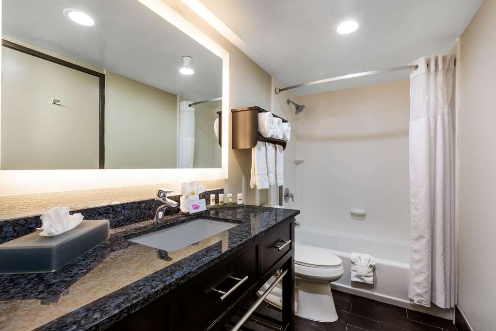 La Quinta Inn & Suites by Wyndham San Diego Mission Bay - photo 19