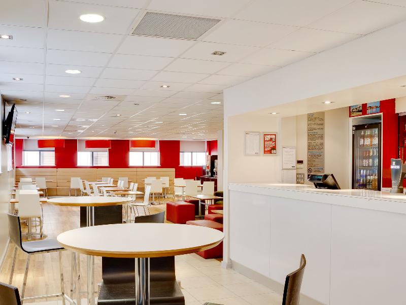 Travelodge Cardiff Central Queen Street