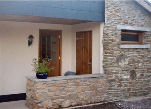 The Stables at Brook House — 4-Star Luxury Hotel in Pontyclun, United Kingdom