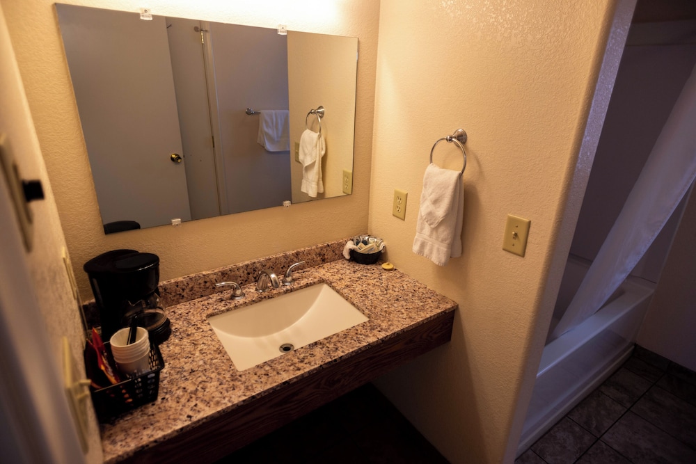 Blue Pine Motel - photo 13