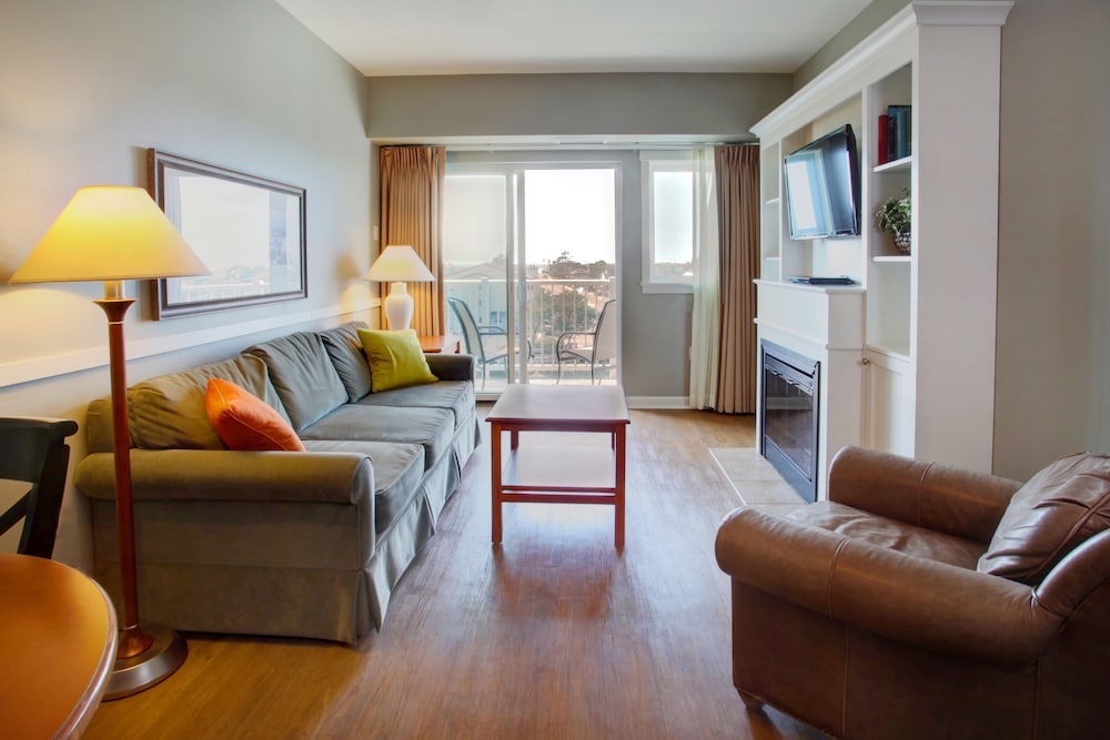 Rivertide Suites Hotel - photo 8