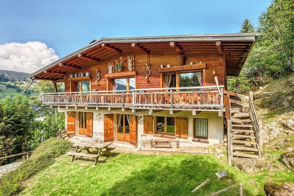 Luxueux Chalet Baron Meg ve vue Jaccuzi Pour 12 — 5-Star Luxury Hotel in Megeve, France