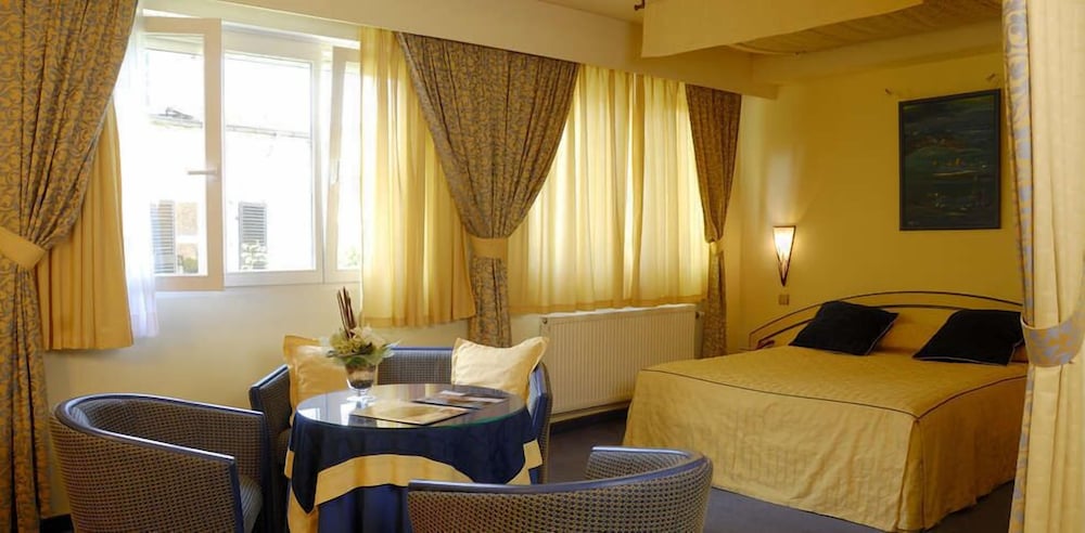 Les Reflets Jaunes — hotel in Givet
