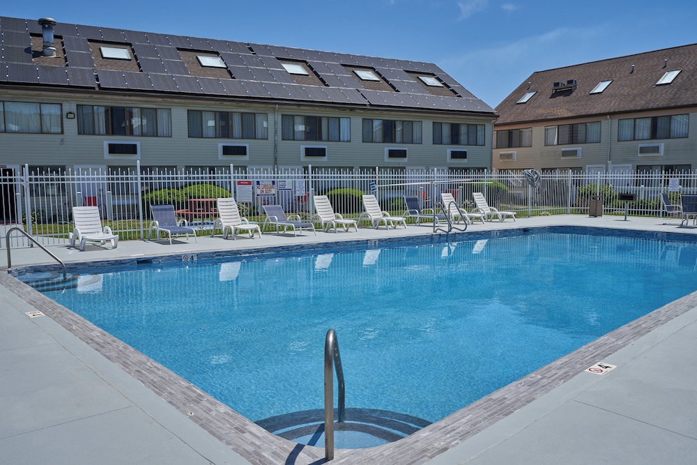 Admiralty Inn & Suites a Red Collection Hotel - photo 38