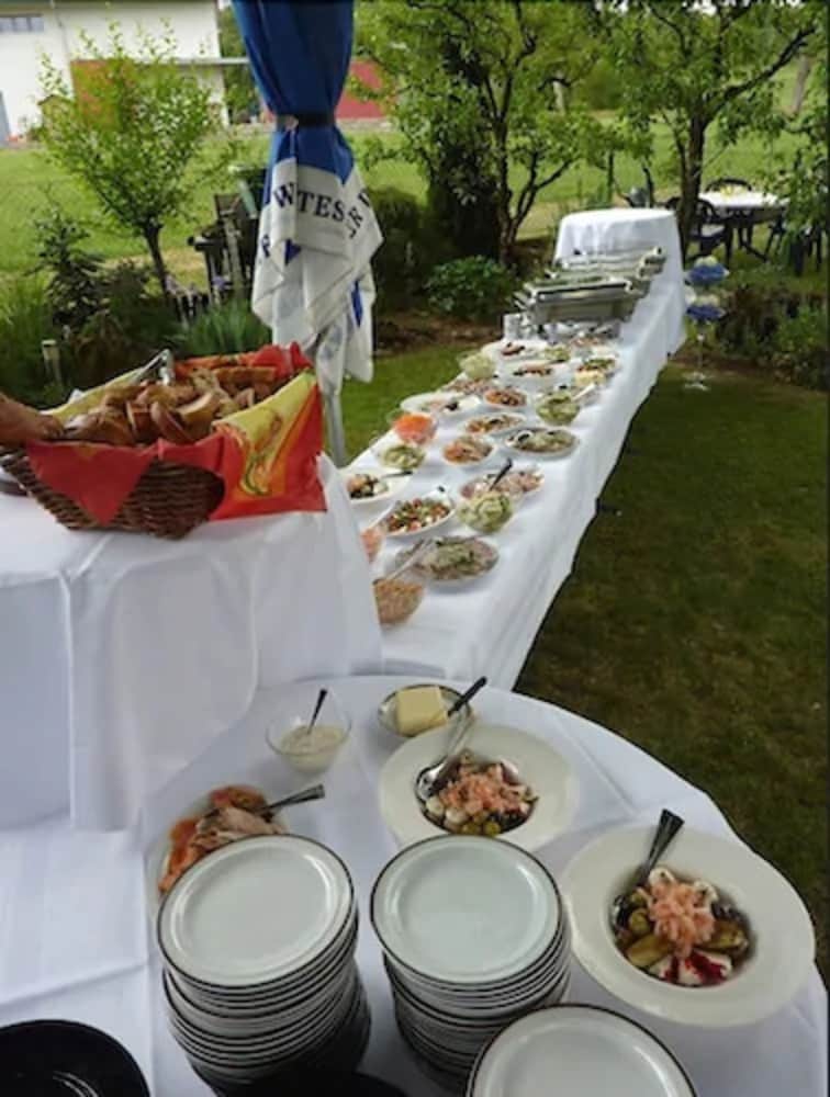 Sinzingers Krone Hotel Und Restaurant — Ohringen
