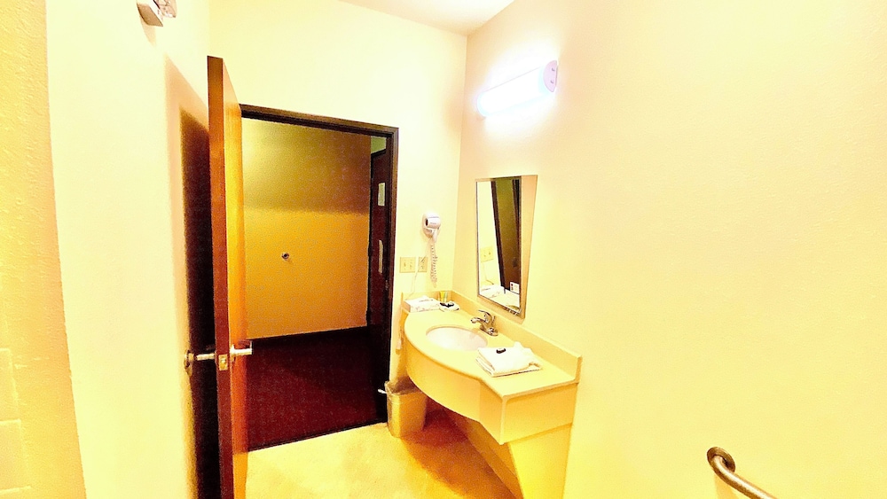 Park View Inn & Suites Hoisington - photo 41