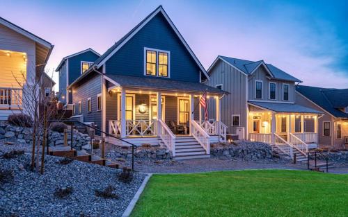 On Lake Time #86 in Chelan, United States