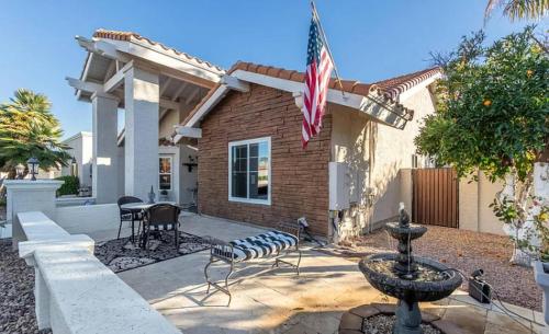 Serene Oasis Getaway w Heated Pool Outdoor Space in Mesa, United States