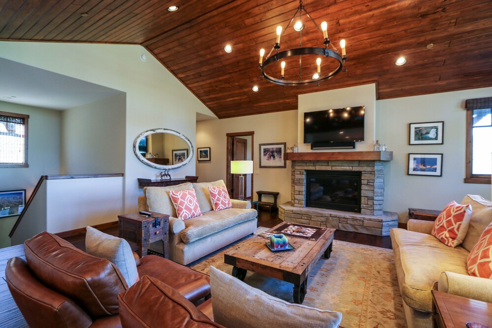 Graystone 2110 5 Star Luxury House with Private Jacuzzi and Double Garage by RedAwning — 4-Star Luxury Hotel in Mammoth Lakes, United States