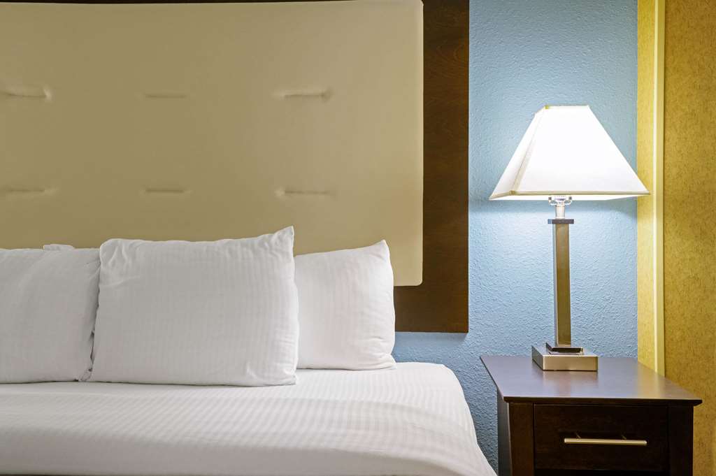 La Quinta Inn by Wyndham Columbia SE Fort Jackson - photo 10