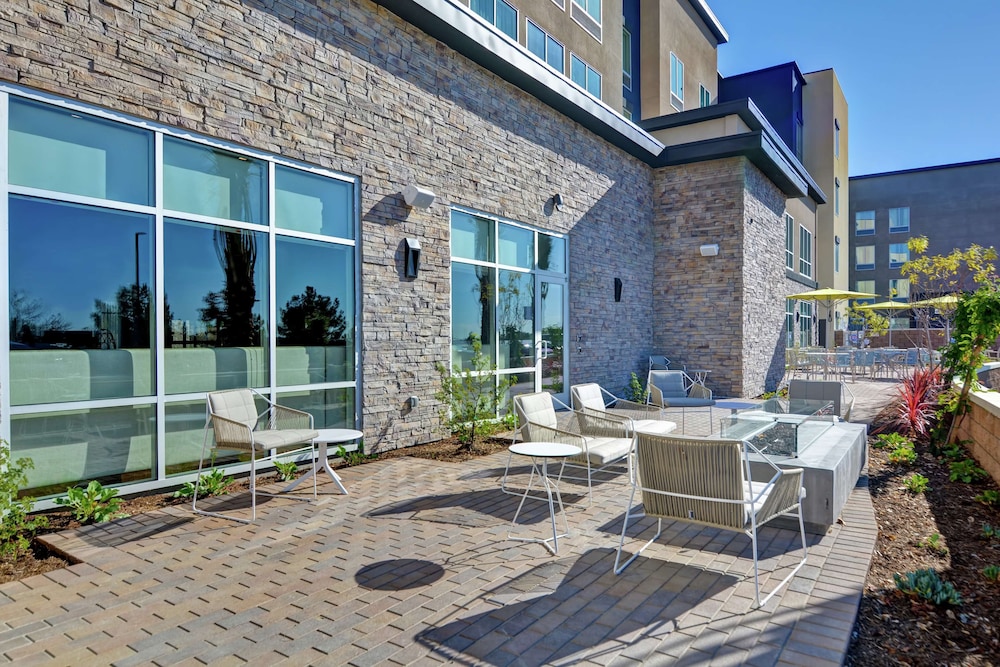 Hampton Inn Chula Vista Eastlake - photo 36