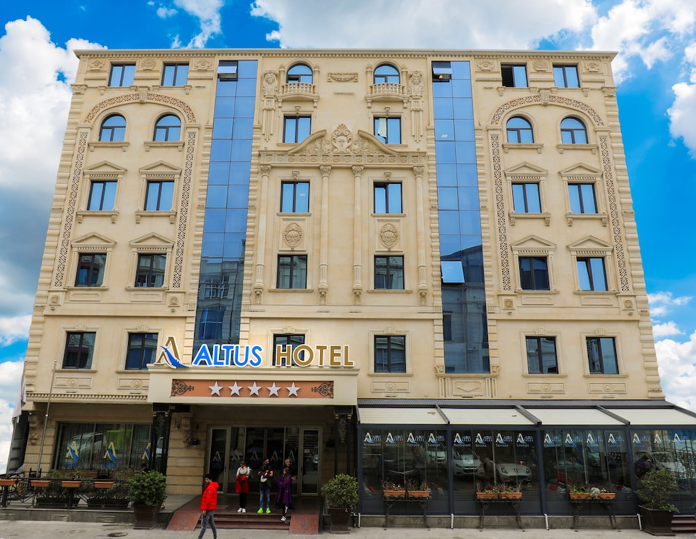 Altus Hotel Baku Free Massage — 4-Star Luxury Hotel in Baku, Azerbaijan