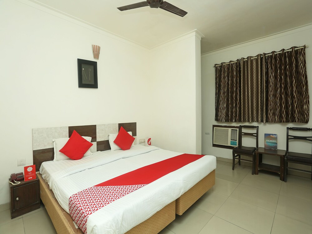 OYO 18429 Hotel Sai President