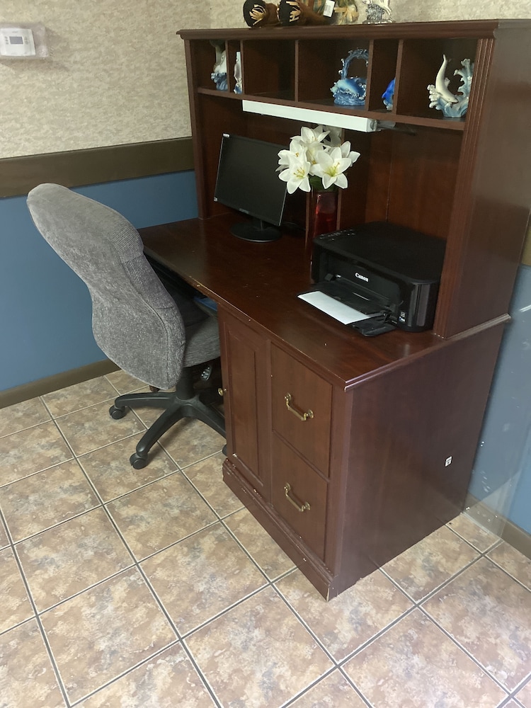 Super 8 by Wyndham Fort Scott - photo 24