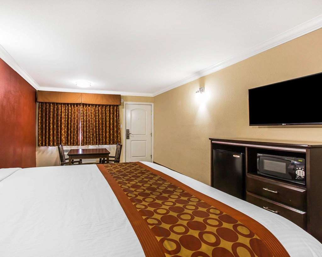 Rodeway Inn & Suites Corona - photo 13