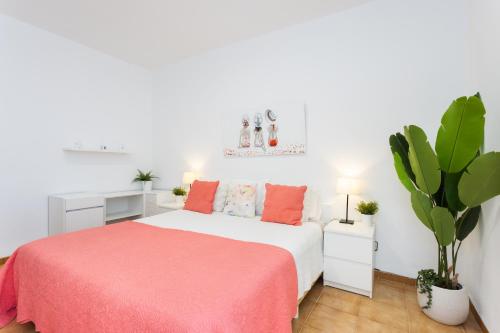 Frontline Beach Apartment — 4-Star Luxury Hotel in La Laguna, Spain
