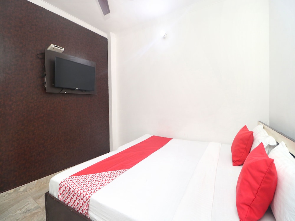 OYO 17306 Hotel Apple Wood