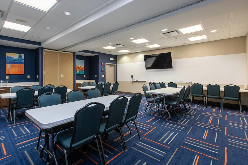 Hampton Inn & Suites Wilder - photo 38