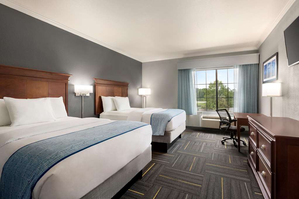 La Quinta Inn & Suites by Wyndham Dublin - photo 20
