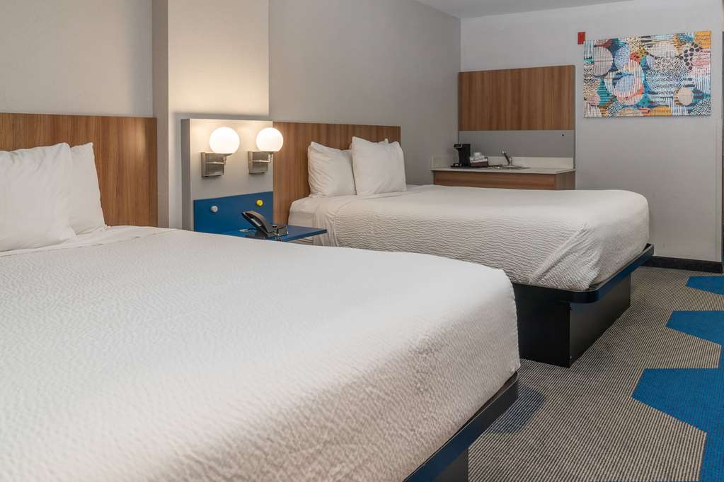 Microtel Inn & Suites by Wyndham Pigeon Forge - photo 7