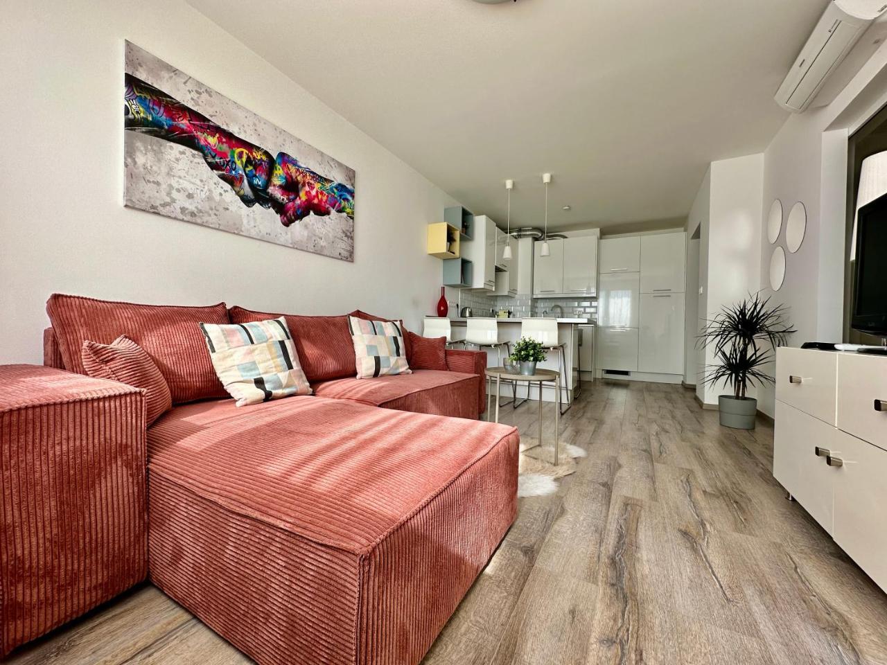 City Break Apartment Private Garage Ac Balcony — 4-Star Luxury Hotel in Budapest, Hungary