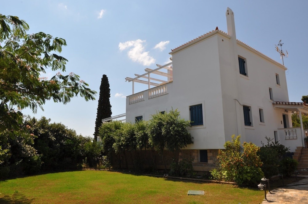 Villa Kyma — 4-Star Luxury Hotel in Spetses, Greece