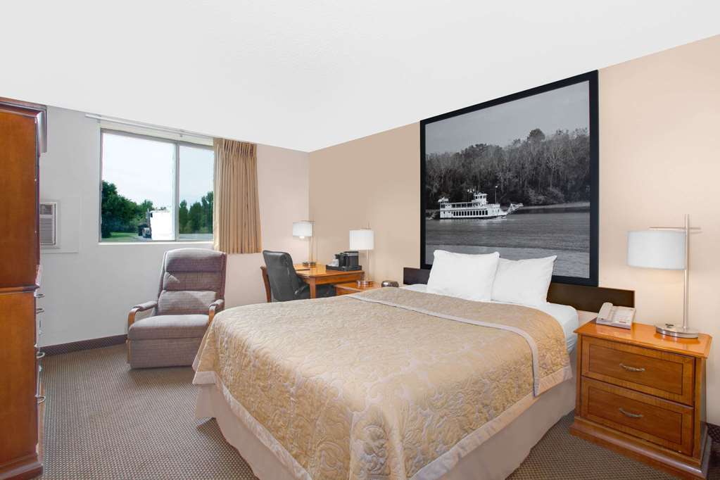 Super 8 by Wyndham Clear Lake - photo 9