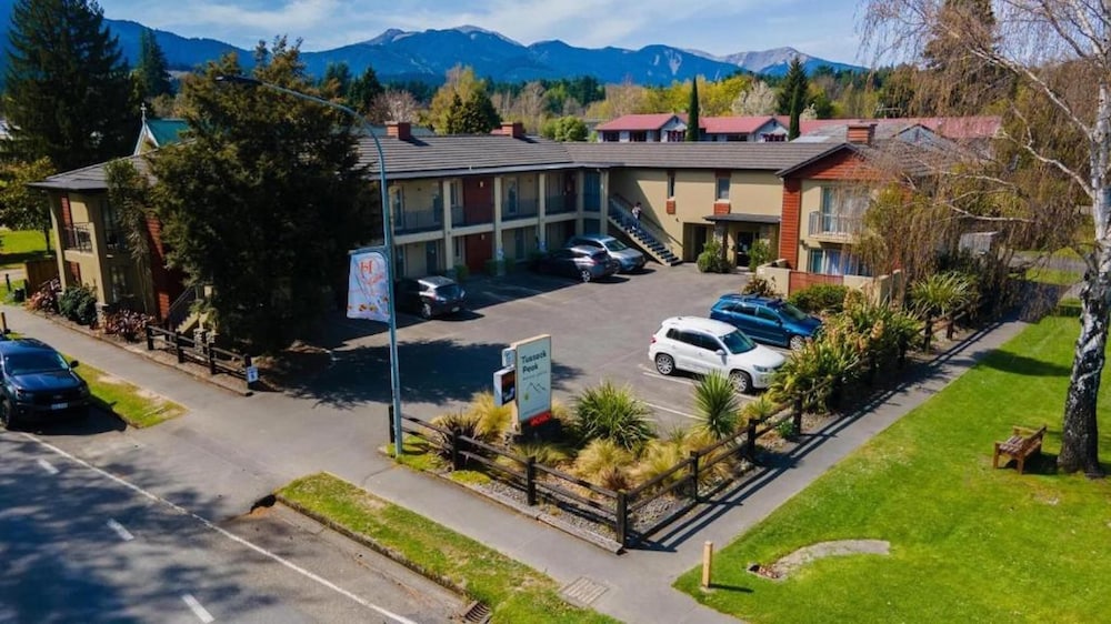Tussock Peak Lodge — 4-Star Luxury Hotel in Christchurch, New Zealand