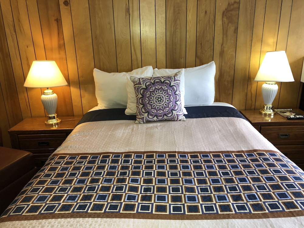 Cedar Inn & Suites - photo 15
