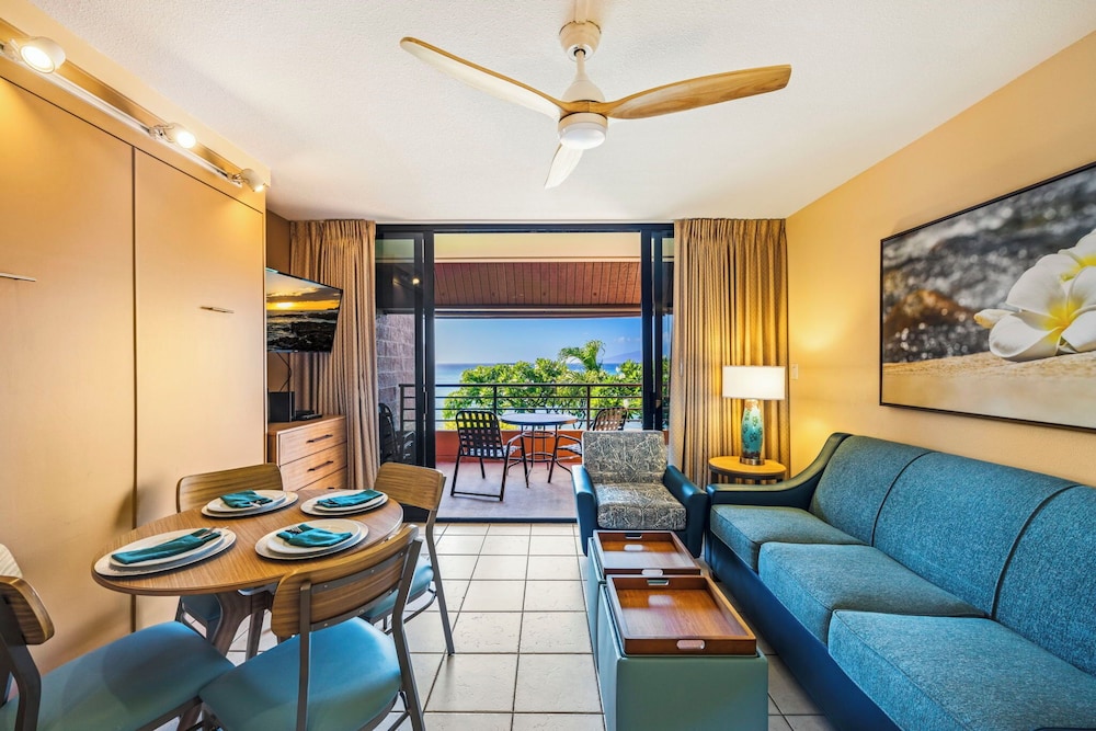 Kuleana Club #410 Oceanfront 1 bedroom 1 bathroom Gated 2nd Fl — 4-Star Luxury Hotel in Lahaina, United States