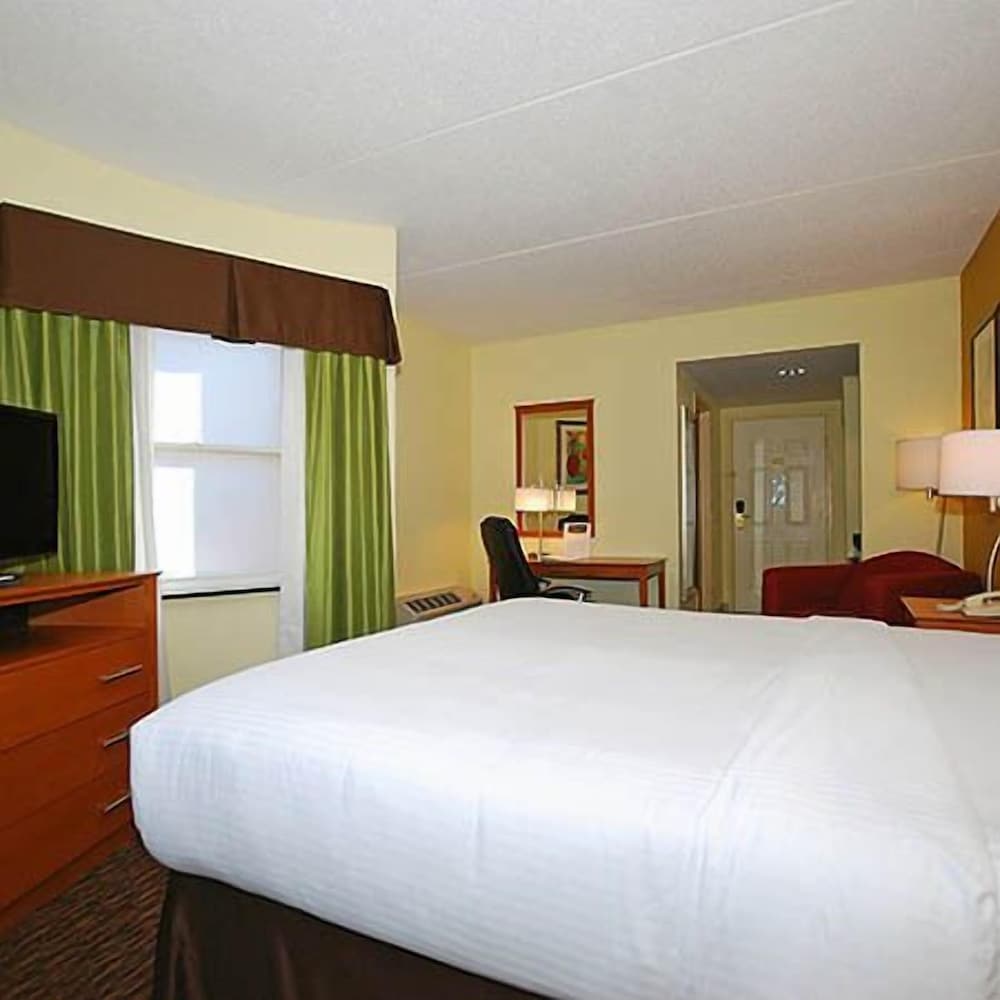 University Hotel & Suites Shippensburg Trademark by Wyndham - photo 23