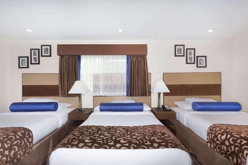 Howard Johnson by Wyndham Berkeley - photo 11