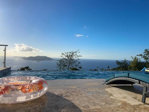 Zafira Luxe in Unknown City, British Virgin Islands