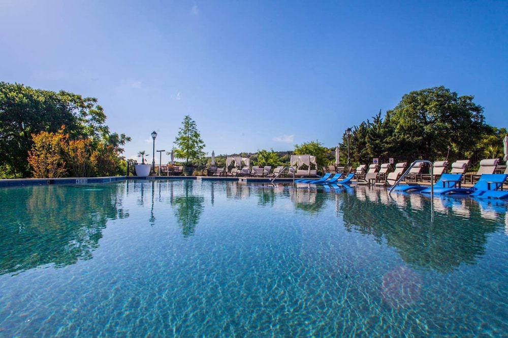 The Luxury Suites at Arrive Eilan in San Antonio, United States