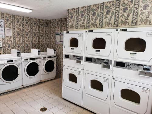 InTown Suites Extended Stay Macon GA - photo 13