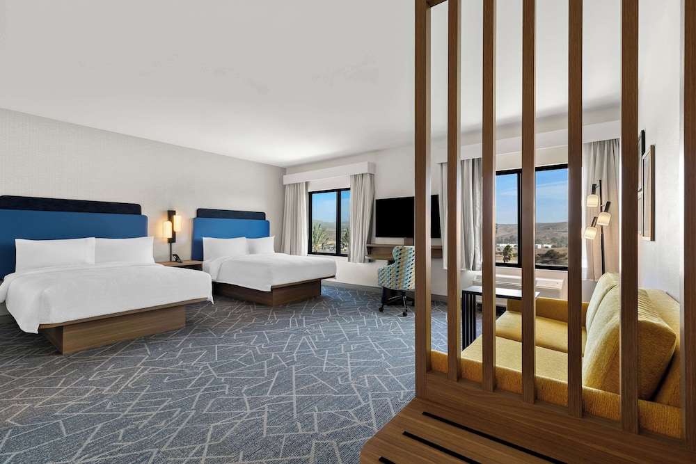 Hampton Inn & Suites by Hilton Corona - photo 15