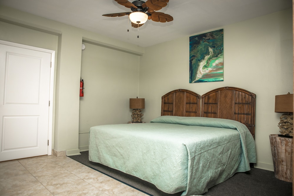 Ragged Edge Resort & Marina - photo 16