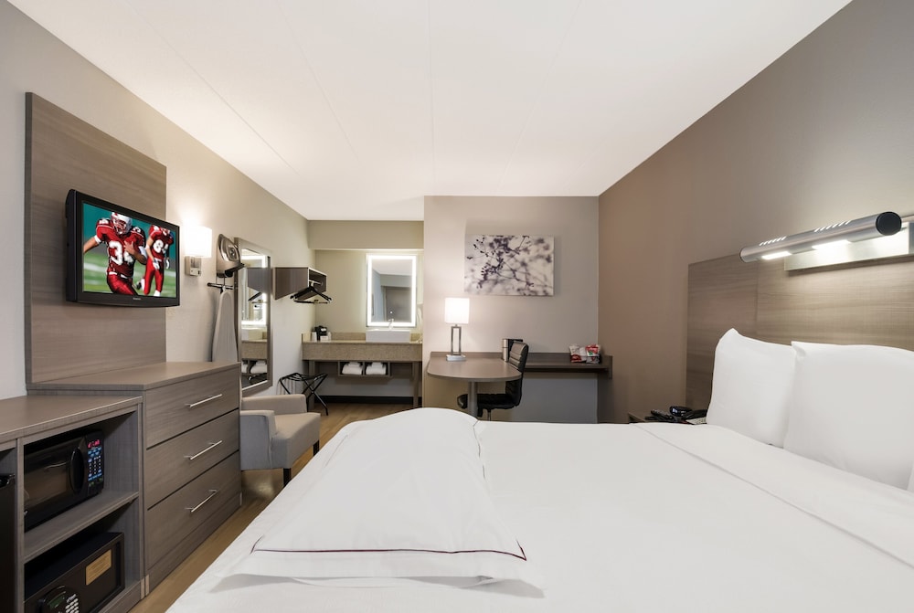 Red Roof Inn PLUS Chicago Naperville - photo 15