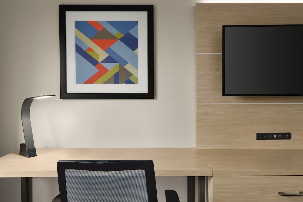 Holiday Inn Express & Suites Mt. Pleasant by IHG - photo 13