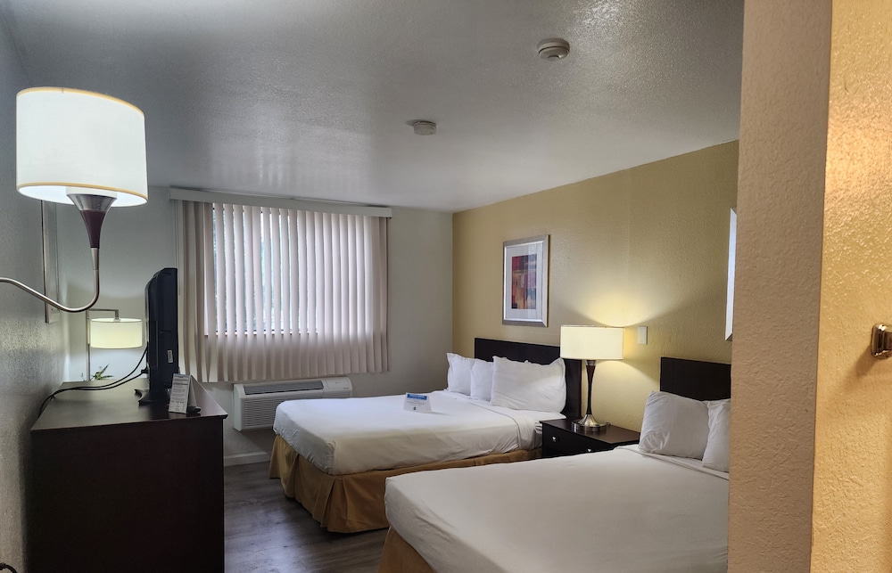 Mariposa Hotel - photo 9