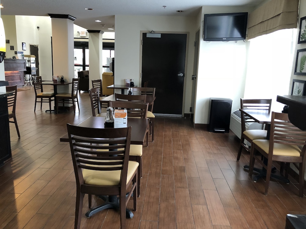 Spark by Hilton Louisville Airport - photo 62