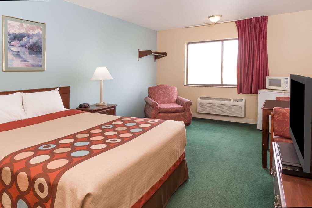 Super 8 by Wyndham Woodstock - photo 6