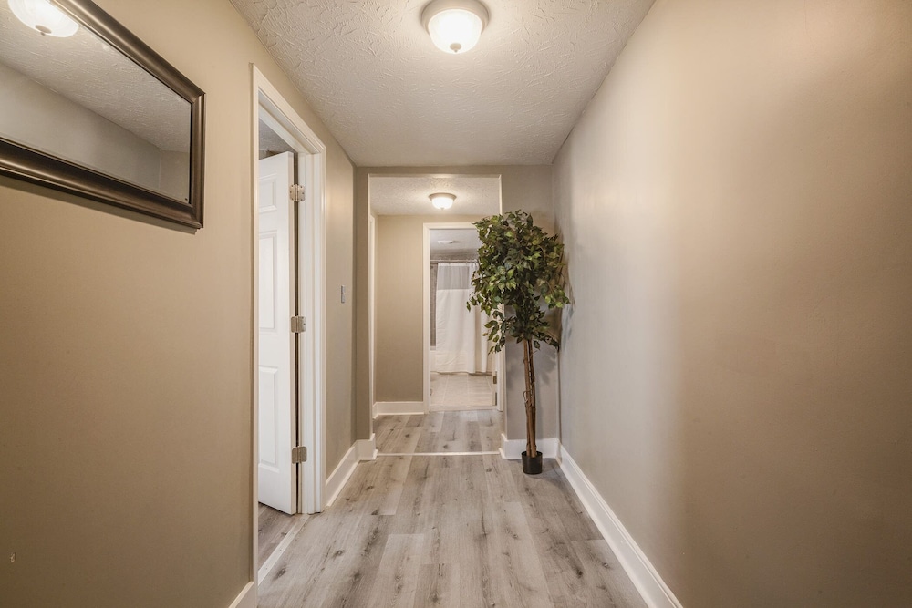 Newly renovated 4BR CozySuites - photo 41