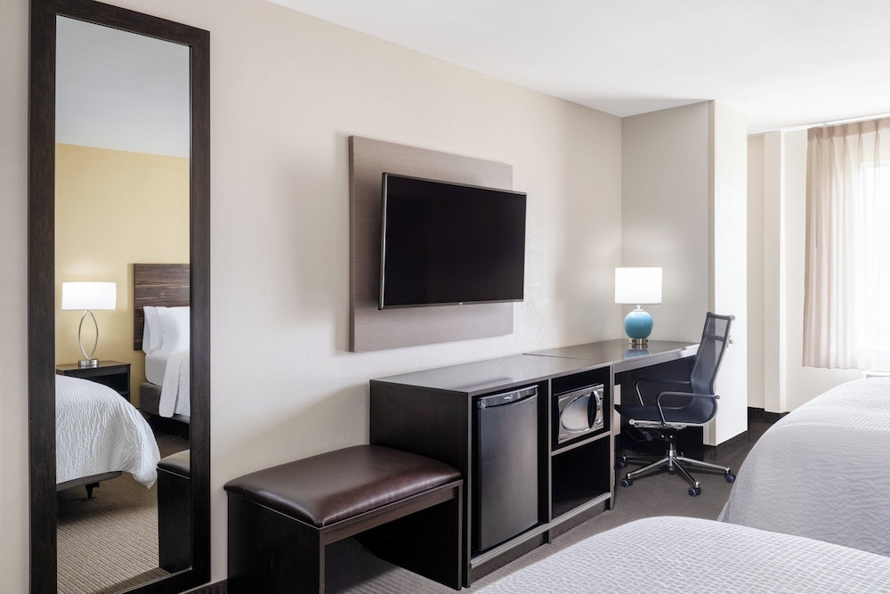 Garner Hotel Clarksville Northeast by IHG - photo 14