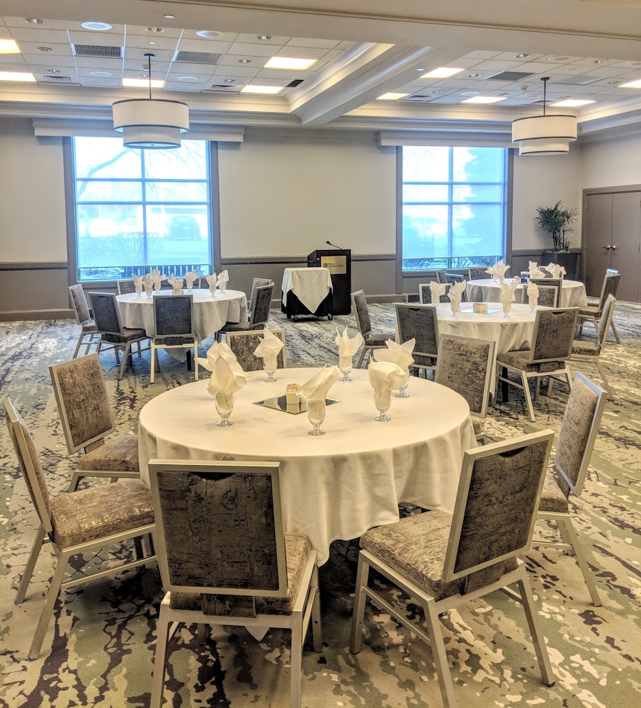 Hilton Garden Inn Chicago North Shore Evanston - photo 67
