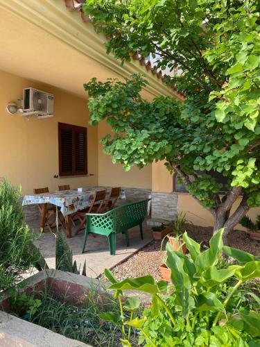 Appartamento Salvatore Caletta sul mare in La Caletta, Italy