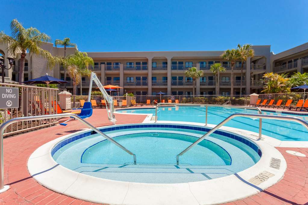 La Quinta Inn & Suites by Wyndham Ft. Myers Sanibel Gateway - photo 34