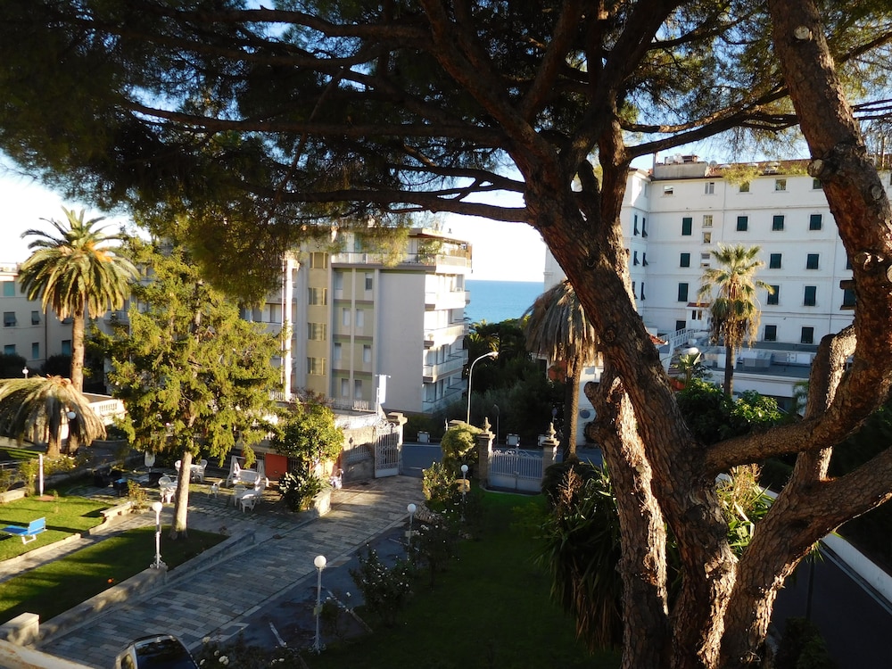 Hotel Villa Maria - carbon neutral hotel in San Remo